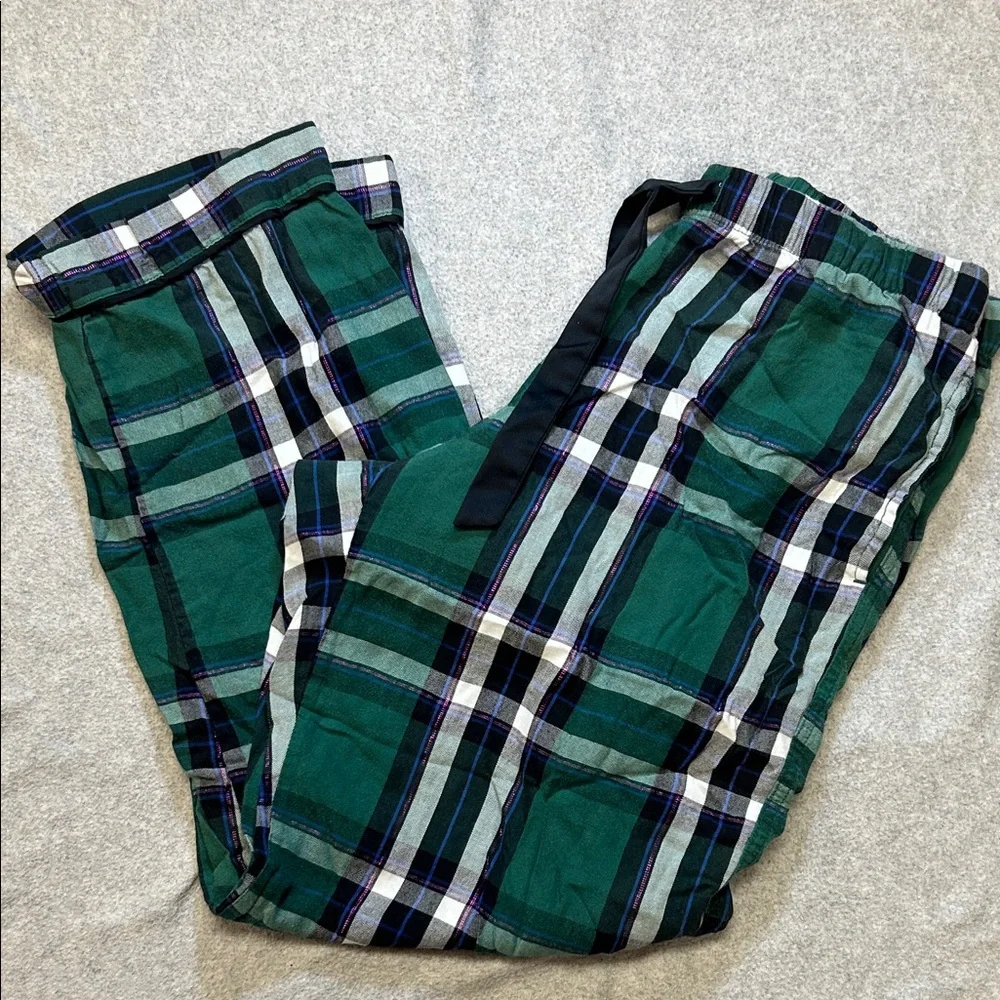 Victoria’s Secret Pajama Set with Plaid Pants - Picture 9 of 9